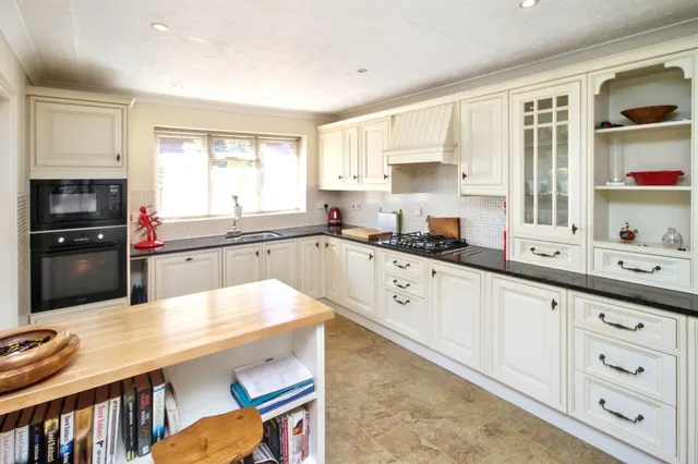 Detached Bungalow in Holt, photo 3