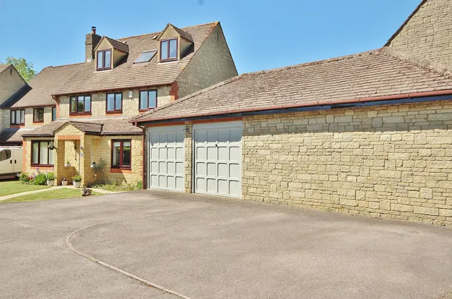 Sherbourne Road, Witney, photo 1