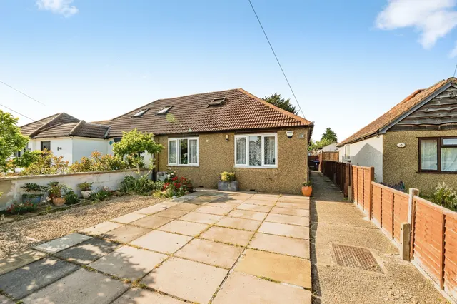 Oxford Avenue, Burnham Village, photo 1