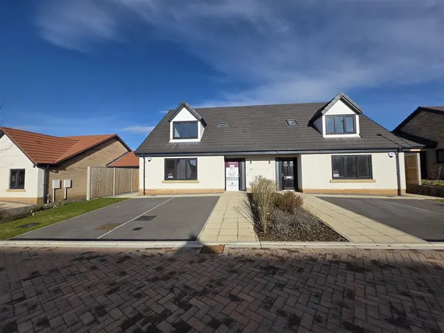 Heather Pastures Eastfield, Scarborough YO11 3YH, photo 1
