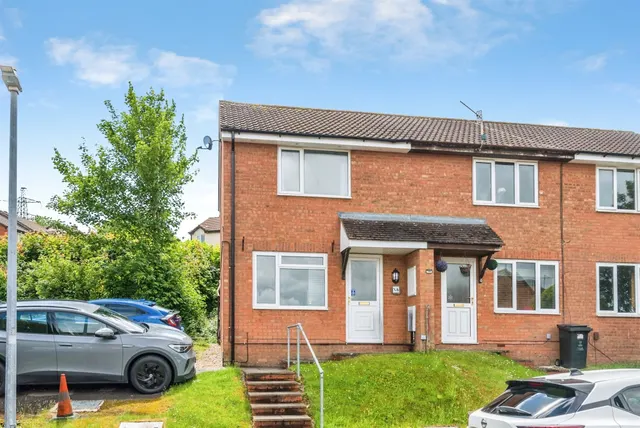 Chives Way, Swindon, photo 1