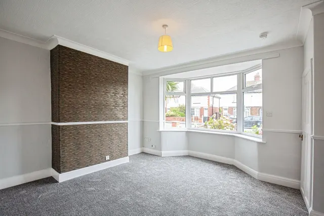 St. Leonards Road East, Lytham St. Annes, FY8, photo 3