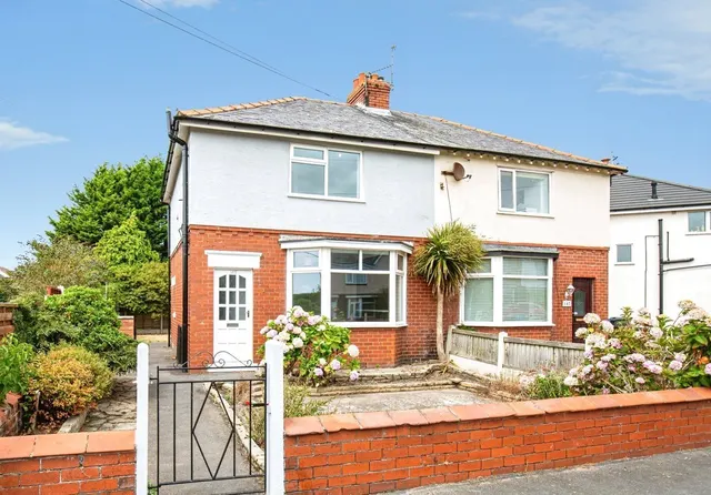 St. Leonards Road East, Lytham St. Annes, FY8, photo 1