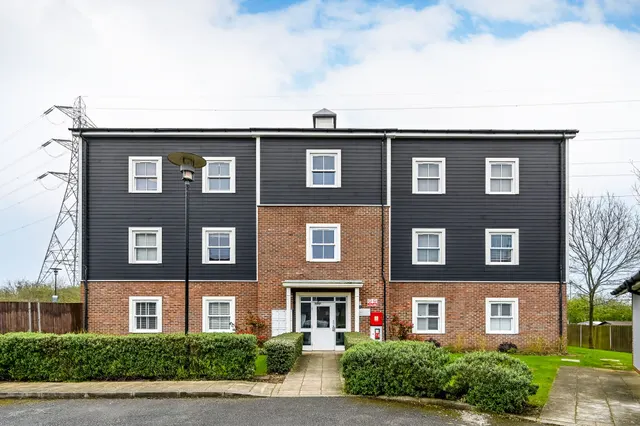 Flat 7, Weare House, 19 Pondside Avenue, Worcester Park, photo 1