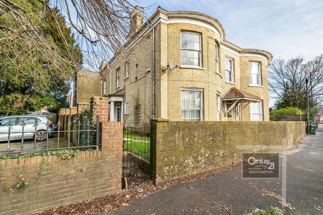 Millbrook Road West, Southampton, SO15, photo 2