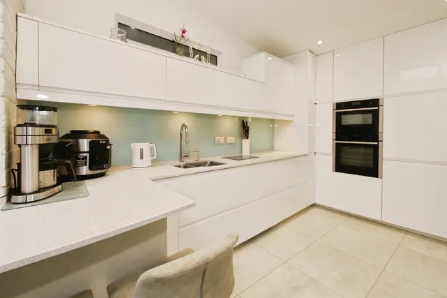 New Road, Porthcawl, CF36, photo 3