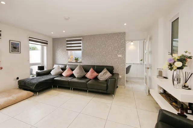 New Road, Porthcawl, CF36, photo 2