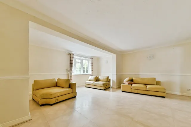 Photo 3 — Chester Road, Stevenage, Hertfordshire, SG1