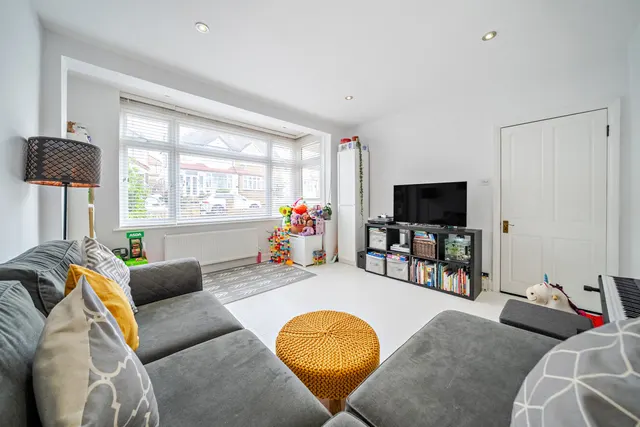 Benett Gardens, Norbury, SW16, photo 1
