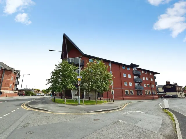 School Lane, Didsbury, M20, photo 3