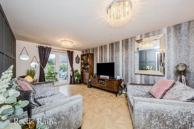 Photo 3 — Juniper Avenue, Somerford, Cheshire, CW12
