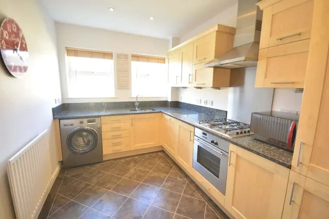 Horton Crescent, Epsom, KT19, photo 3
