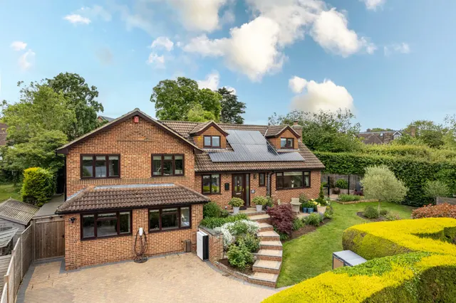 Waverley Close, Odiham, Hook, RG29 1AT, photo 1