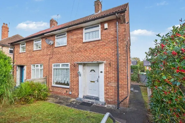 2 bedroom house, Stonebridge Grove, Leeds, LS12