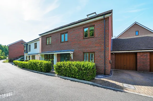 Sheepwash Court, Basingstoke, RG24, photo 1