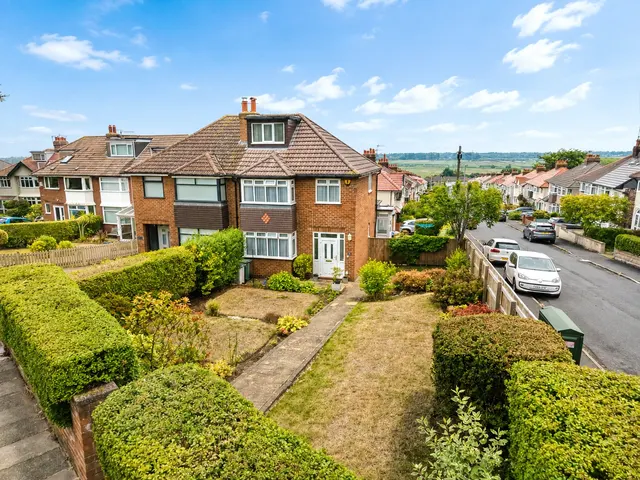 Lang Lane, West Kirby, CH48, photo 1