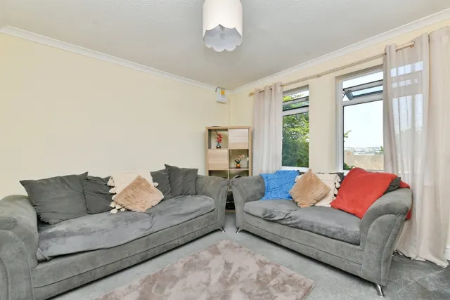 Photo 2 — Babis Farm Way, Saltash