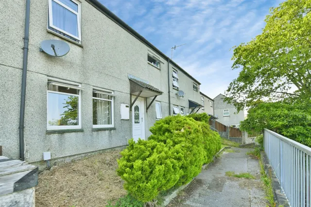 Photo 3 — Babis Farm Way, Saltash