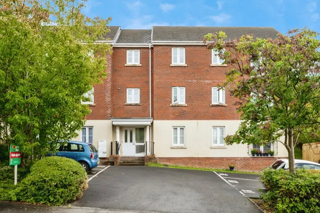 Geraint Jeremiah Close, Neath, SA11, photo 1