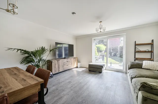 Photo 2 — Poperinghe Way, Arborfield, Reading, Berkshire, RG2 9LW