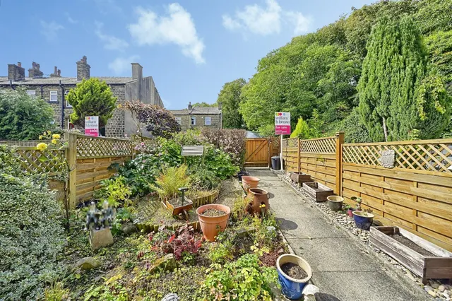 Photo 2 — Thorne Street, Holywell Green, Halifax