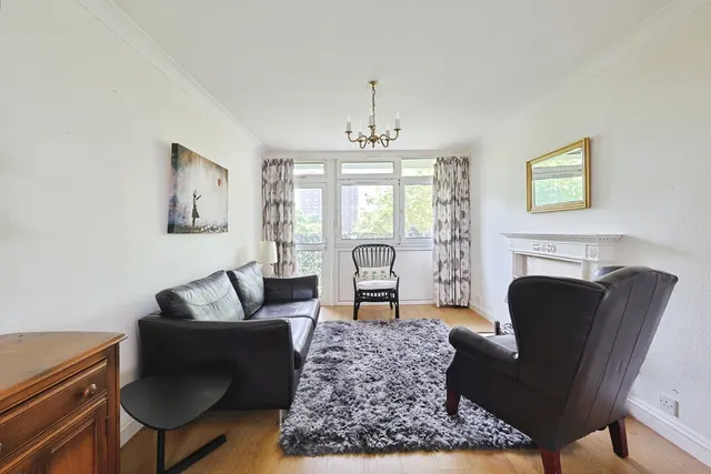 Watford Close, London, SW11, photo 1
