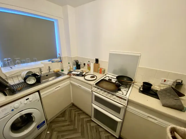 Photo 2 — **£126 pppw** Falcon Close, Lenton