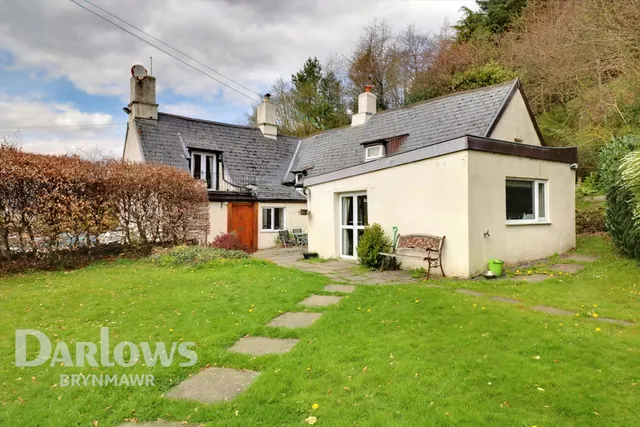 Cwm Farm Road, Six Bells, photo 1