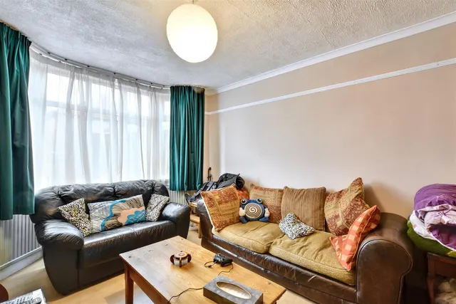 East Crescent, Beeston Rylands, NG9, photo 2
