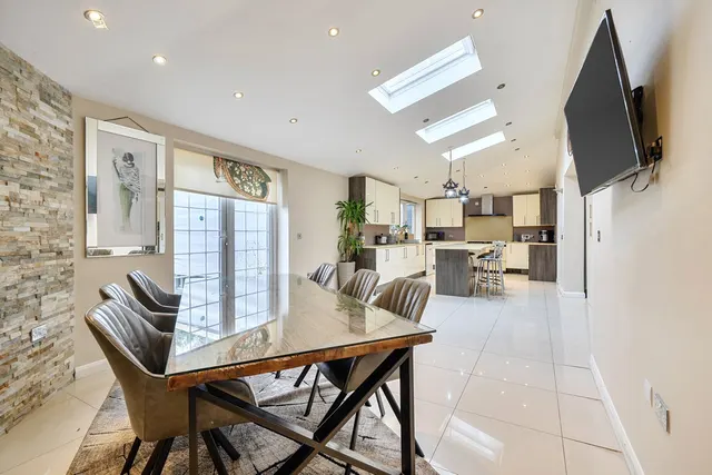 Swakeleys Road, Ickenham Fees Apply, UB10, photo 3