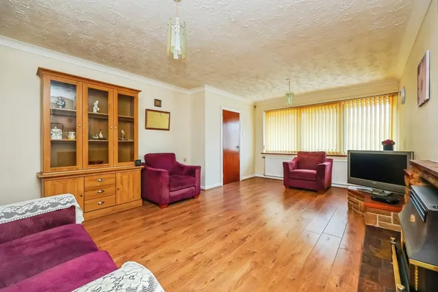 Photo 2 — Stanthorne Close, Silverdale, Nottingham, NG11