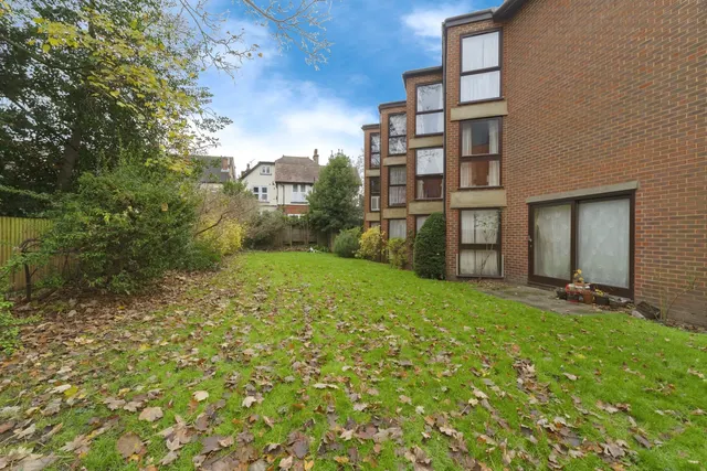Photo 2 — Dale Road, PURLEY, Surrey, CR8
