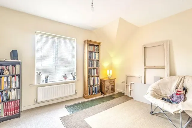 Harrow Close, Addlestone, KT15, photo 2