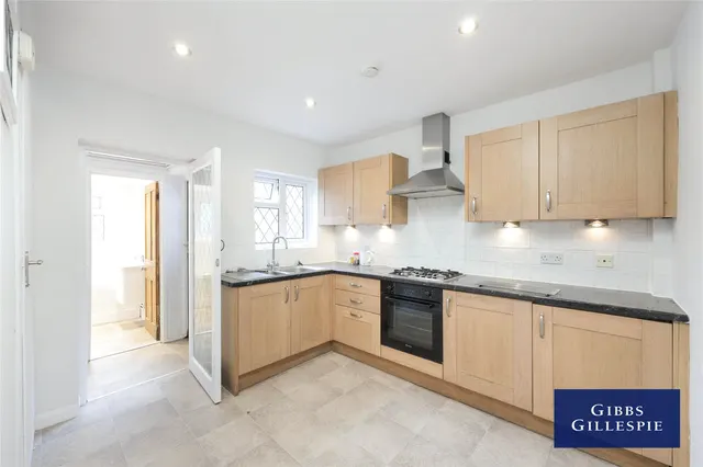 Park Road, Farnham Royal, SL2, photo 1