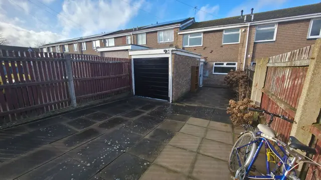 Photo 2 — Willow Close, Bedworth, Warwickshire, CV12