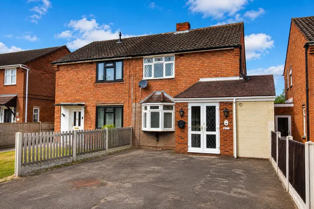 Larch Road, Kingswinford, DY6, photo 1