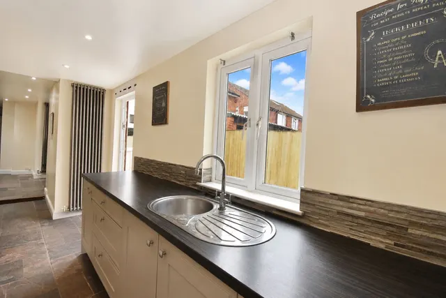 Larch Road, Kingswinford, DY6, photo 3