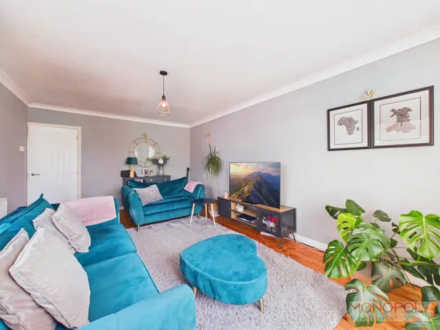 Yorke Avenue, Marchwiel, LL13, photo 3