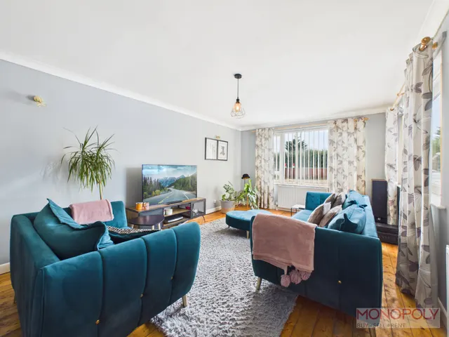 Yorke Avenue, Marchwiel, LL13, photo 2