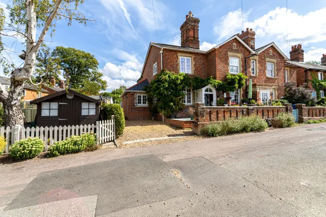 Cricket Green, Hartley Wintney, Hook, RG27 8PP, photo 1