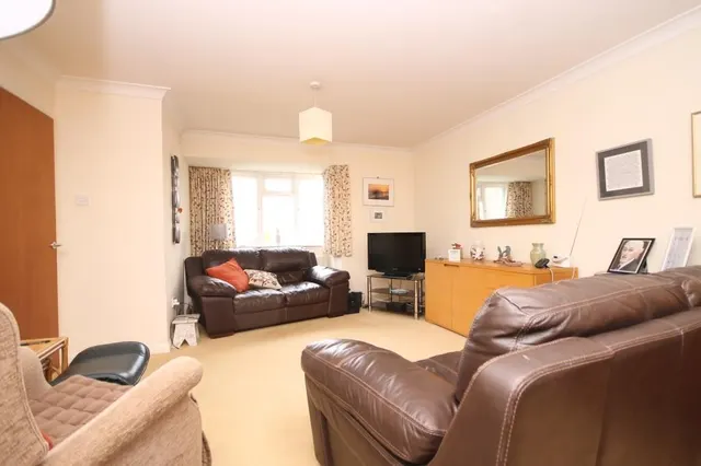 Ten Acres, Fetcham, KT22, photo 3