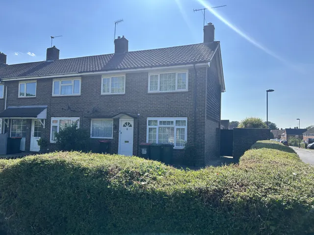 West Green, RH11, photo 1