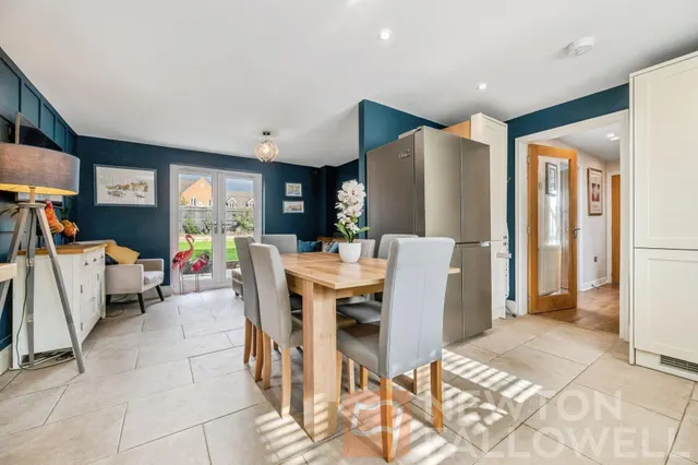 Leaf Avenue, Hampton Hargate, PE7, photo 2