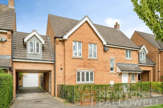 Leaf Avenue, Hampton Hargate, PE7, photo 1