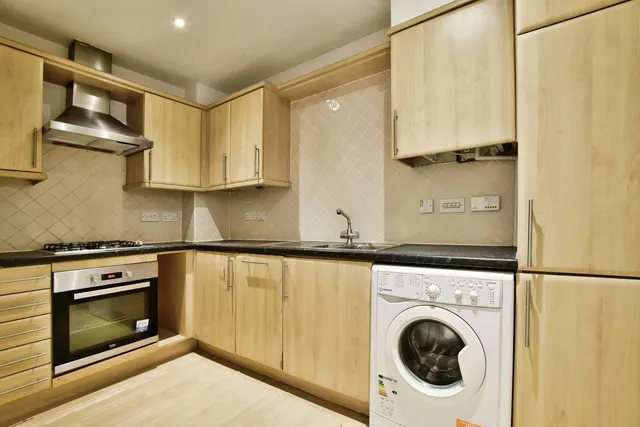 Regency Court, Hale, WA15, photo 3