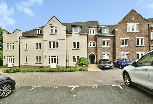 Regency Court, Hale, WA15, photo 1
