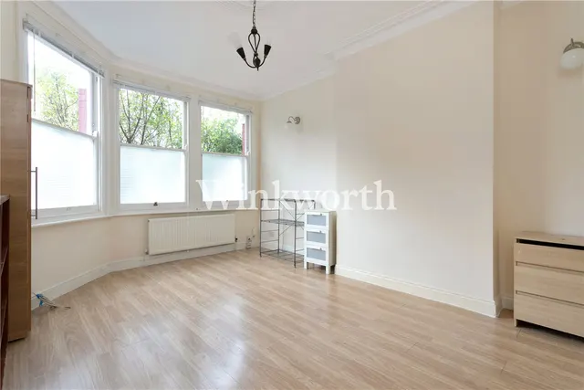 Kirkstall Avenue, London, N17, photo 2