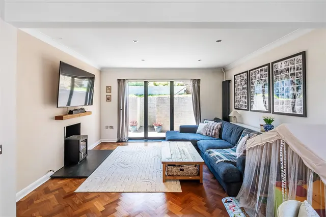 Vincent Lane, Dorking, RH4, photo 3