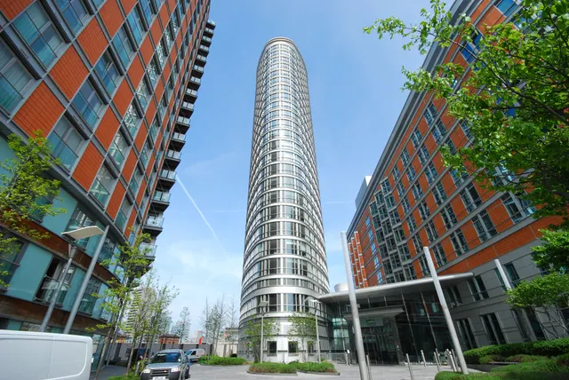 403 Ontario Tower, 4 Fairmont Avenue, London, photo 1