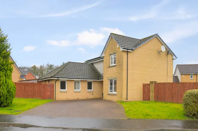 Photo 2 — Honeysuckle Drive, Cumbernauld, G68 9GF